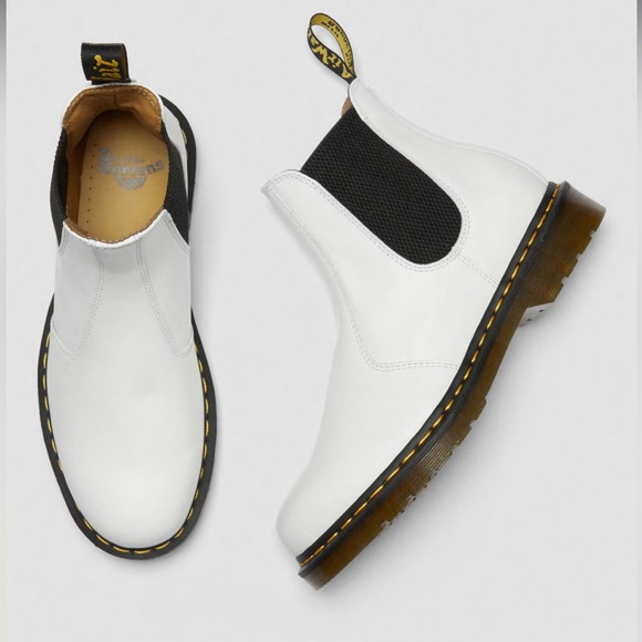 DR MARTENS 2976 YELLOW STITCH SMOOTH LEATHER CHELSEA BOOTS WHITE SIZE 7 US - Picture 2 of 11